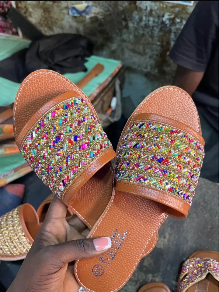 Chaussures repose pieds