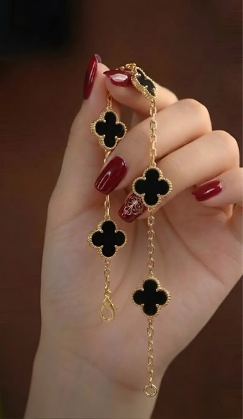 « Bijoux & Bracelets Élégants – La touche parfaite pour votre style ✨ »