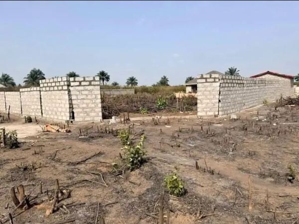 Terrain a vendre a forecarya