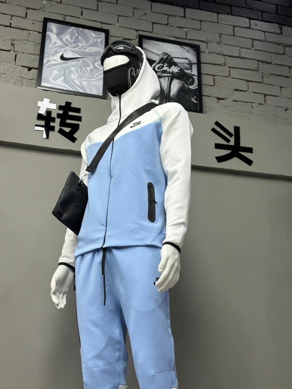 Nike tech