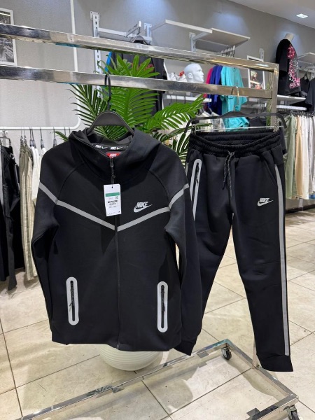 Nike tech